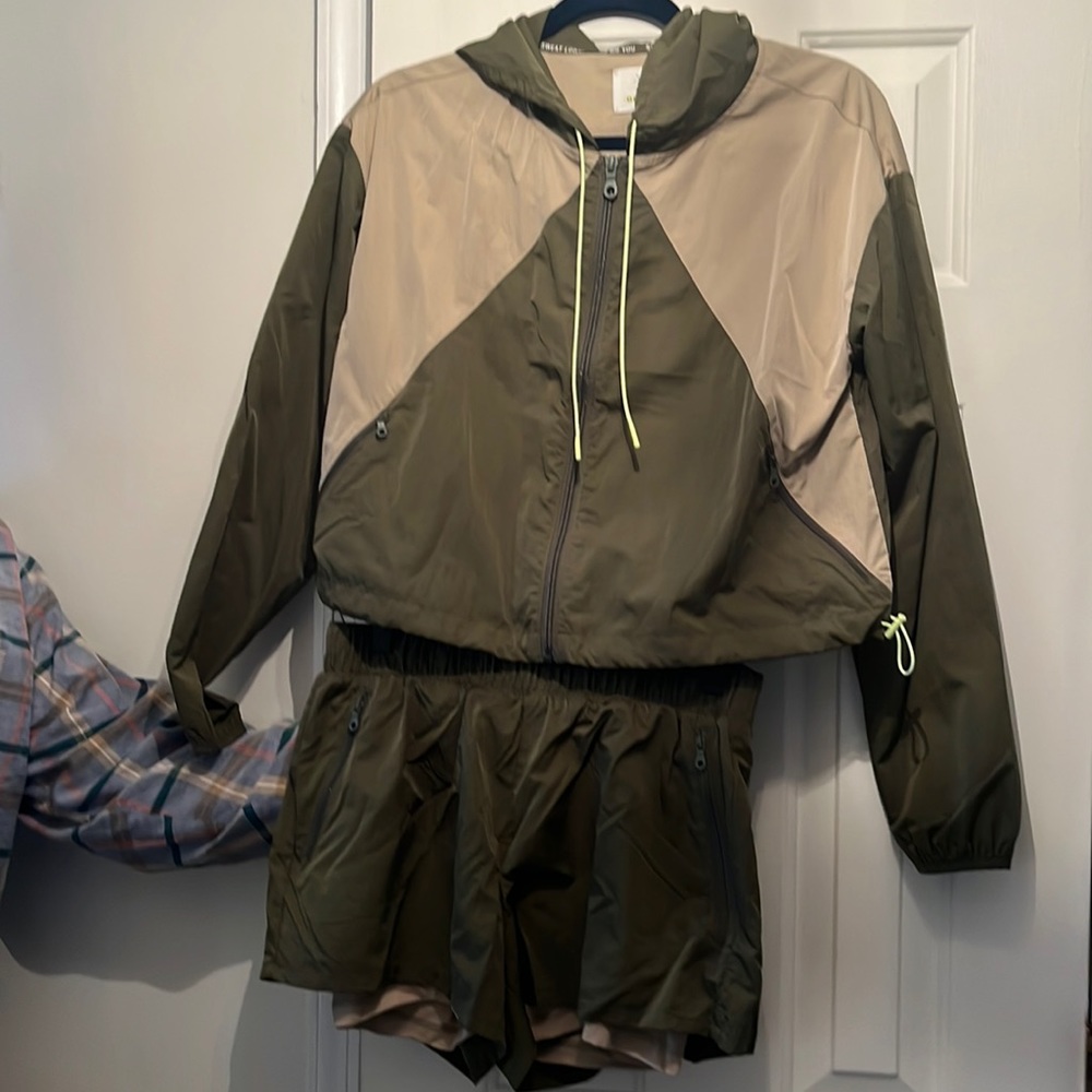 Aerie OFFLINE athletic set - shorts and windbreaker Size S/XS